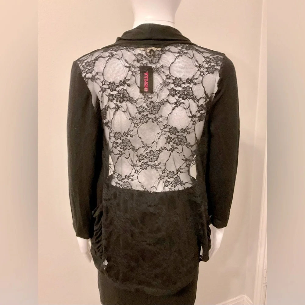 Zenana Outfitters Size M Black Open Front Short Cardigan Front Pockets Lace Back